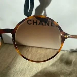 CHANEL | Accessories | 9s Y2k Chanel Tortoiseshell Round  display picture 2
